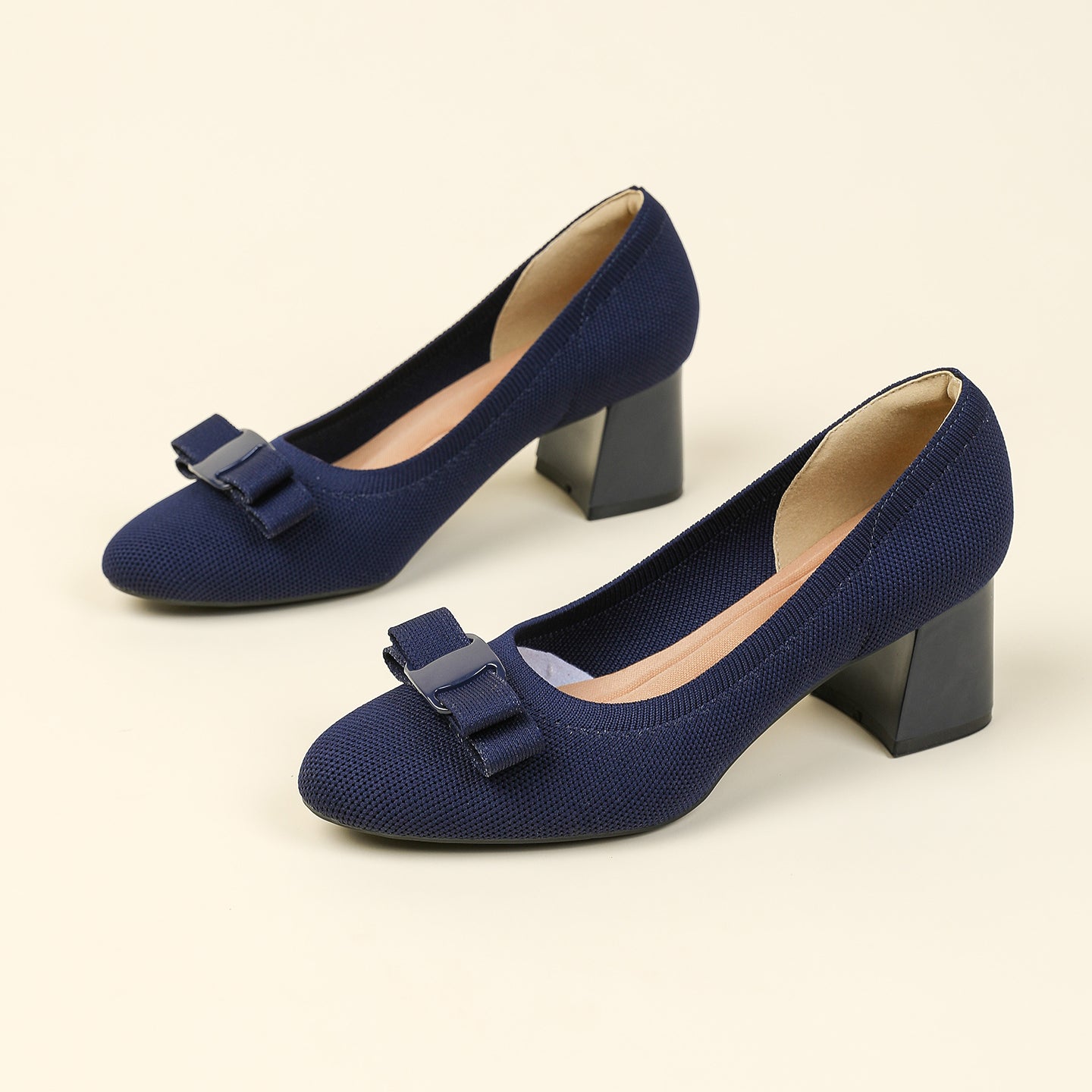 リボン付きチャンキーヒールパンプス