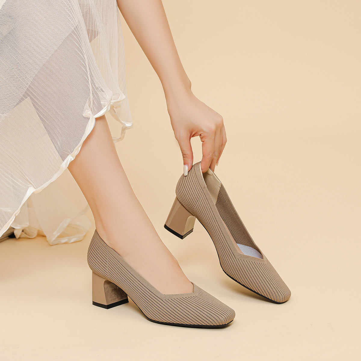 スクエアトゥVカット粗ヒールパンプス(6cmハイヒール)