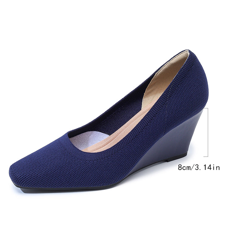 8cmウェッジヒールのストレッチニットパンプス