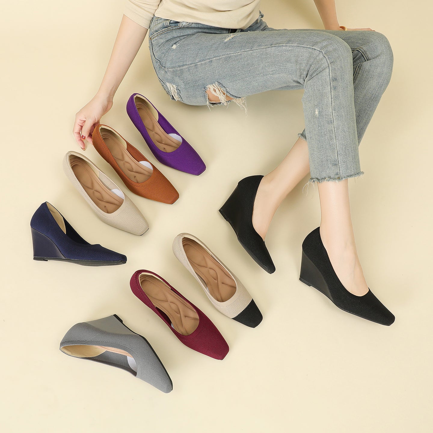 8cmウェッジヒールのストレッチニットパンプス