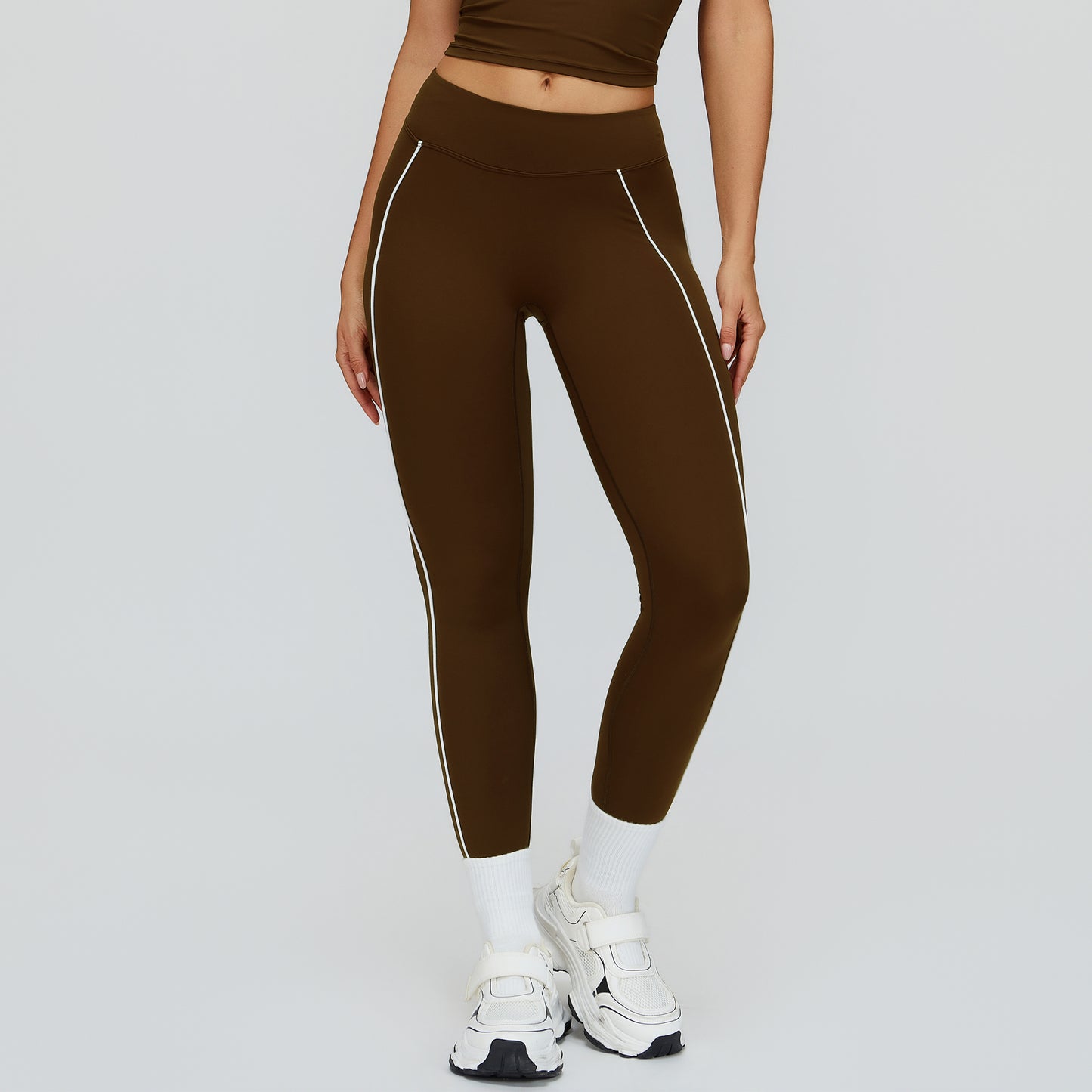 Contrast-Stitch Mid-Rise Sculpting Leggings