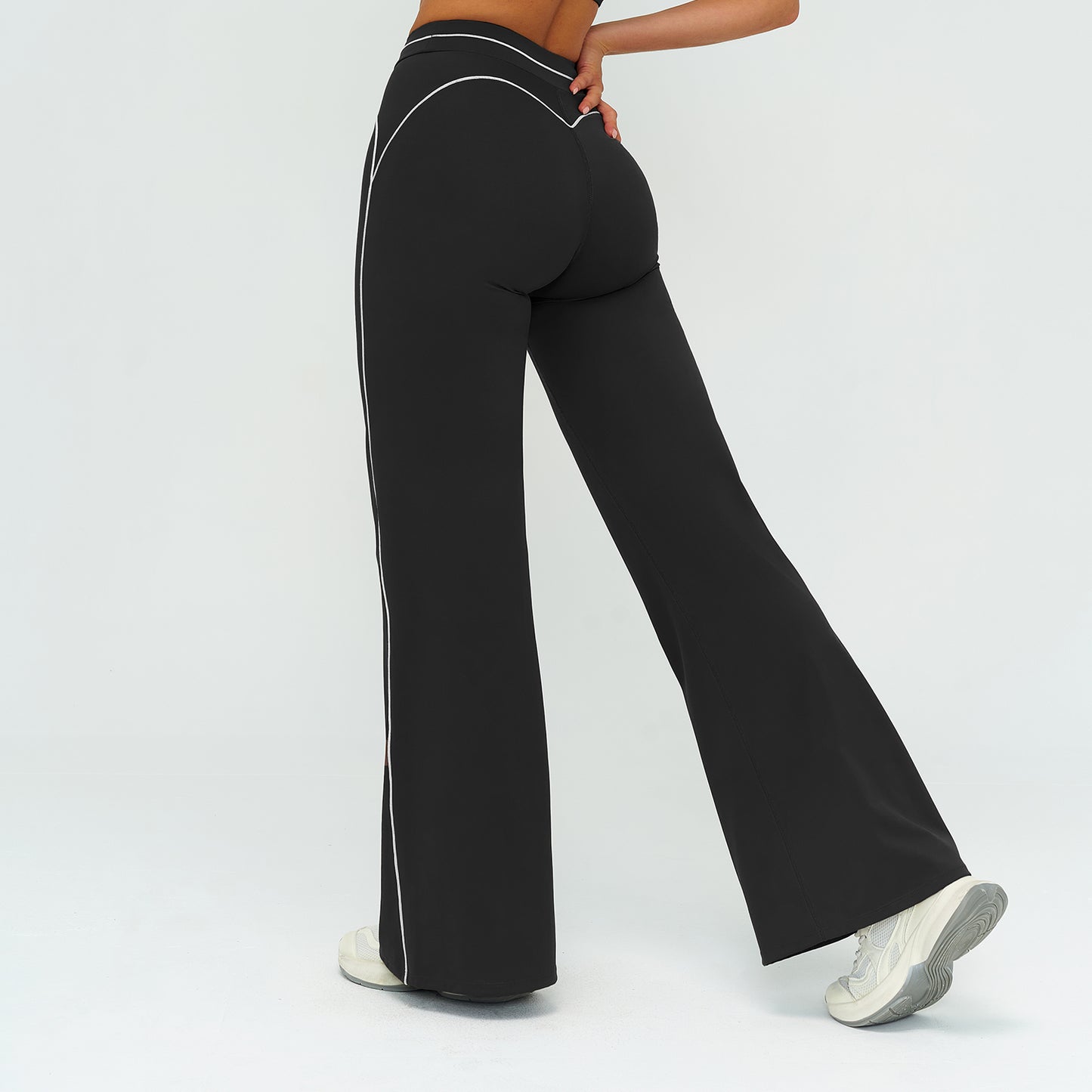 Contrast-Stitch Straight Leggings