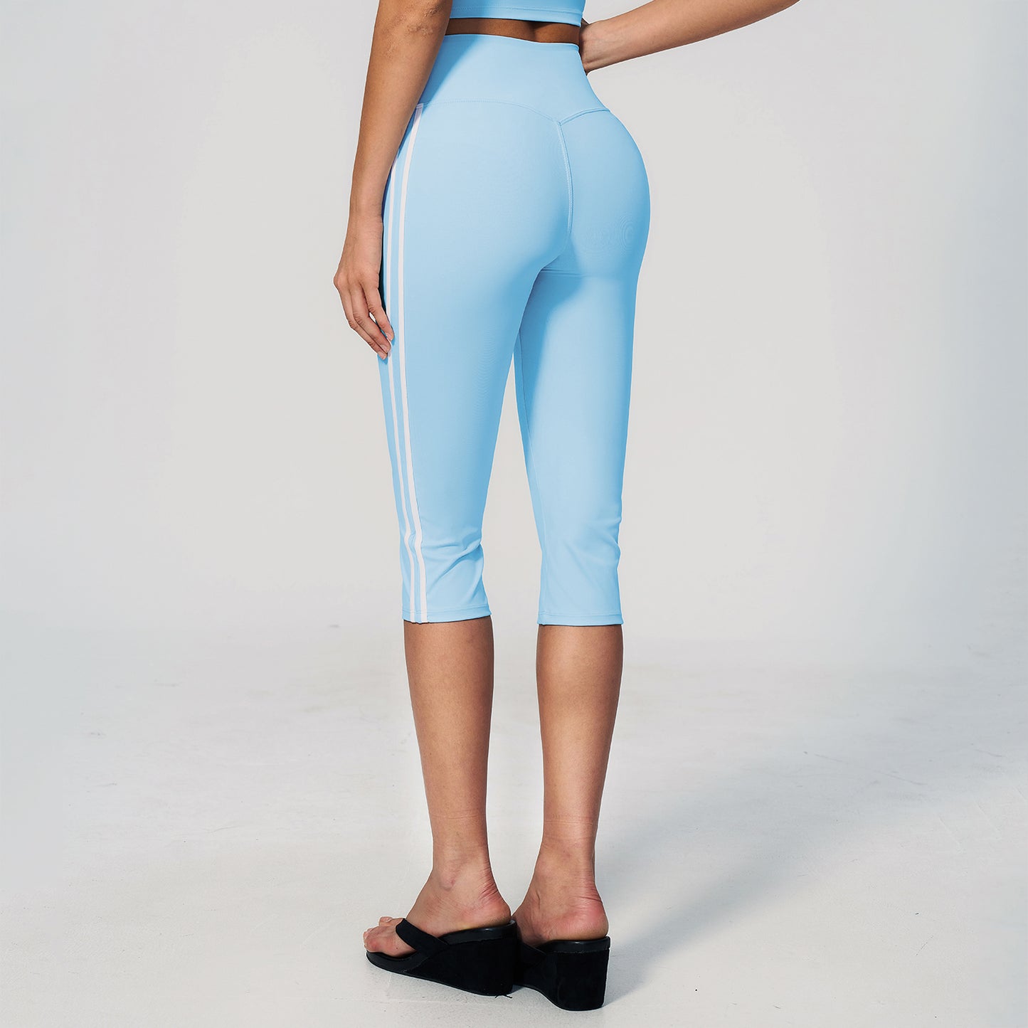Side Stripe Sculpting Capri Leggings