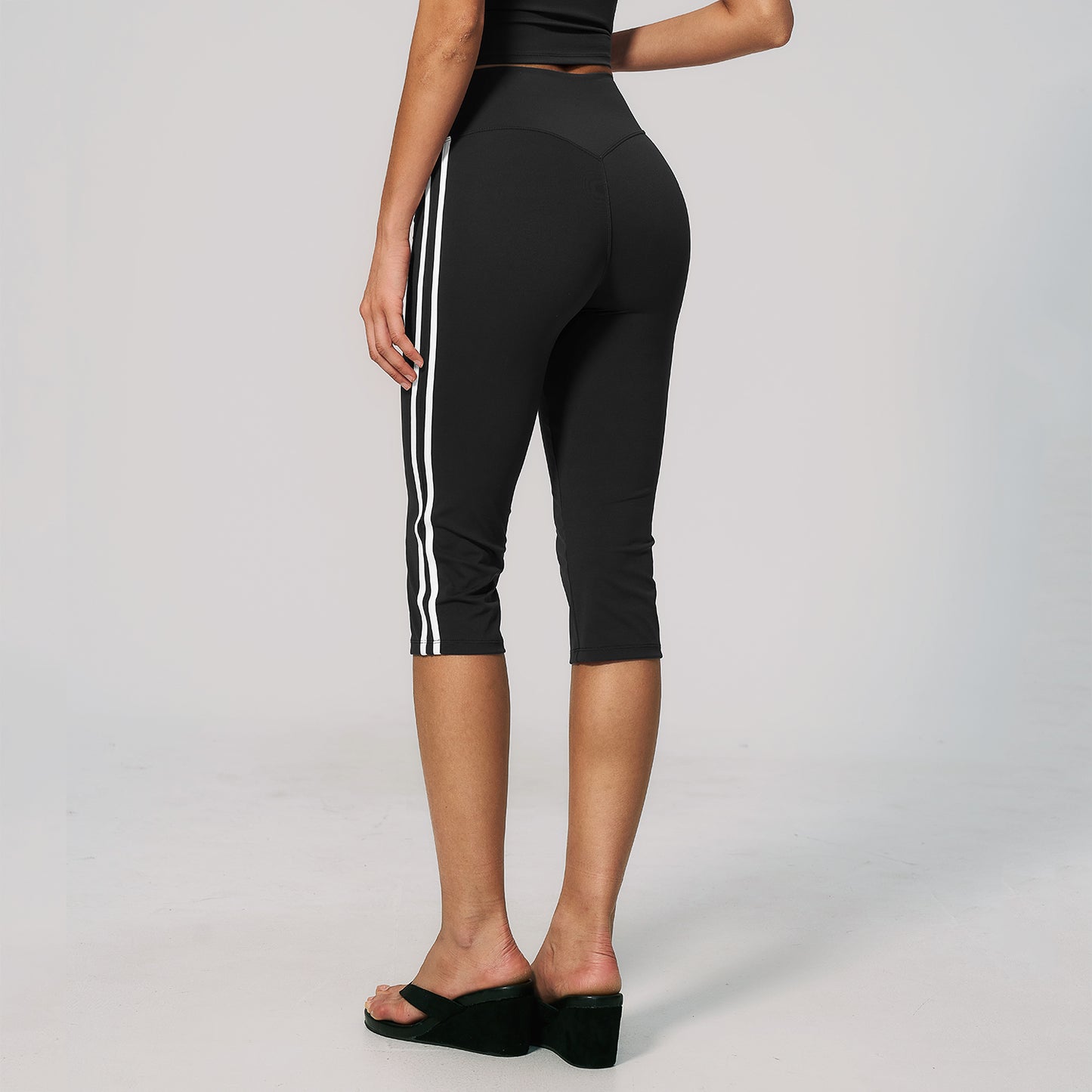 Side Stripe Sculpting Capri Leggings
