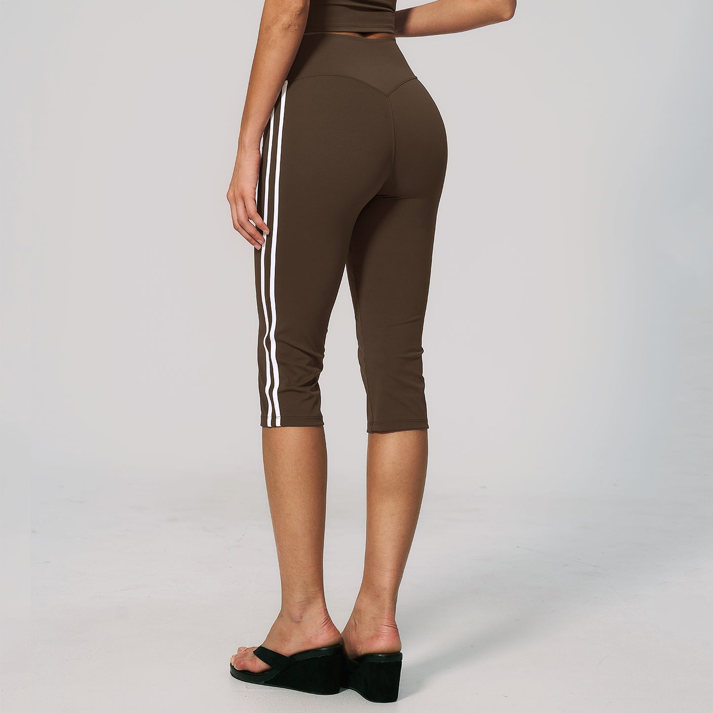 Side Stripe Sculpting Capri Leggings