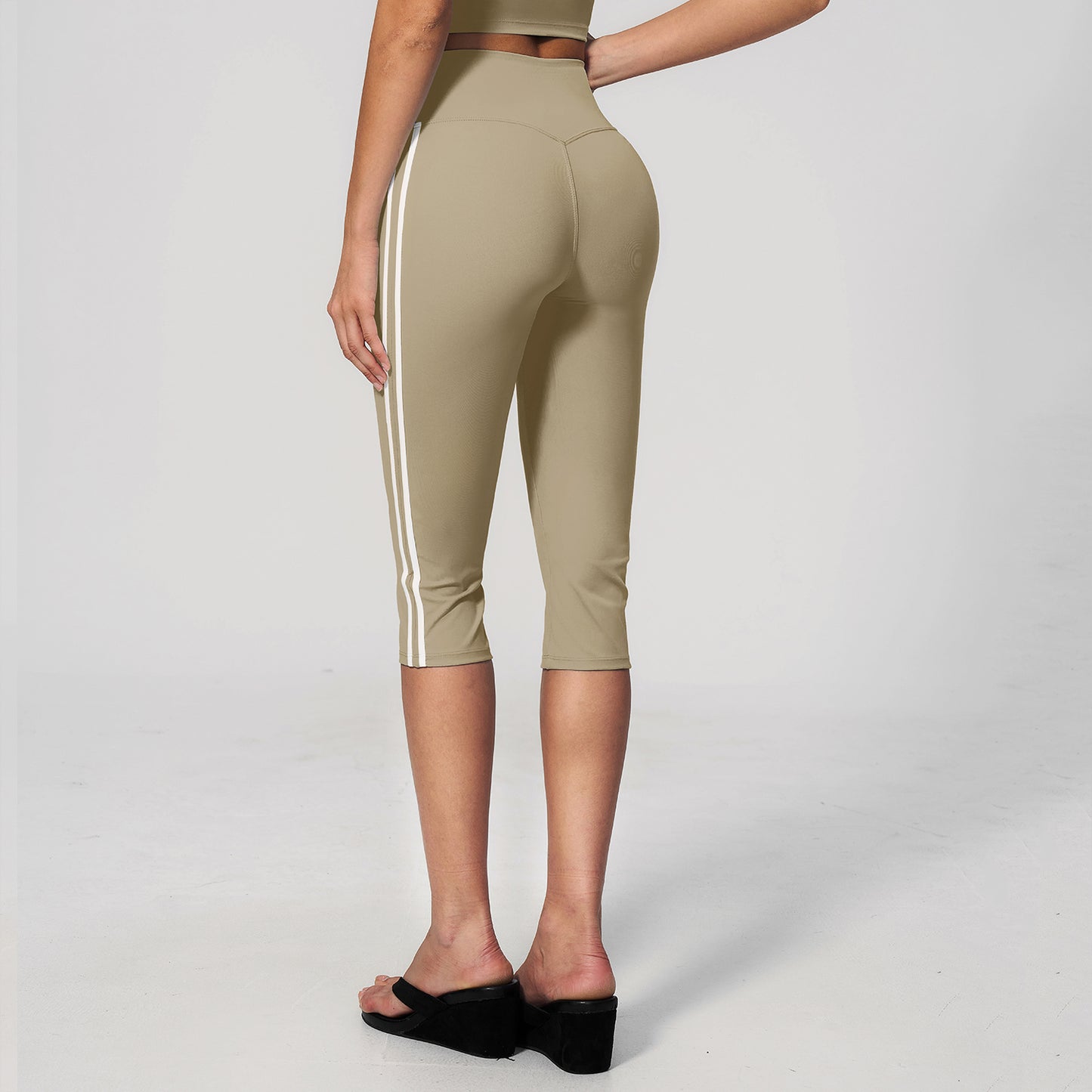 Side Stripe Sculpting Capri Leggings