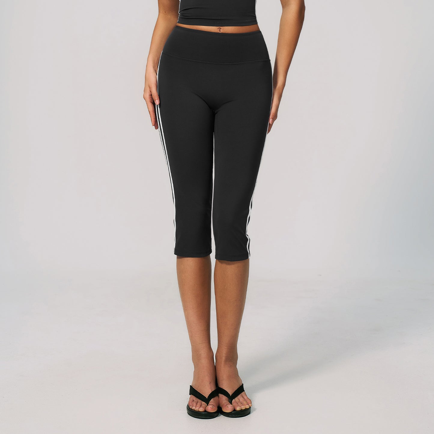 Side Stripe Sculpting Capri Leggings