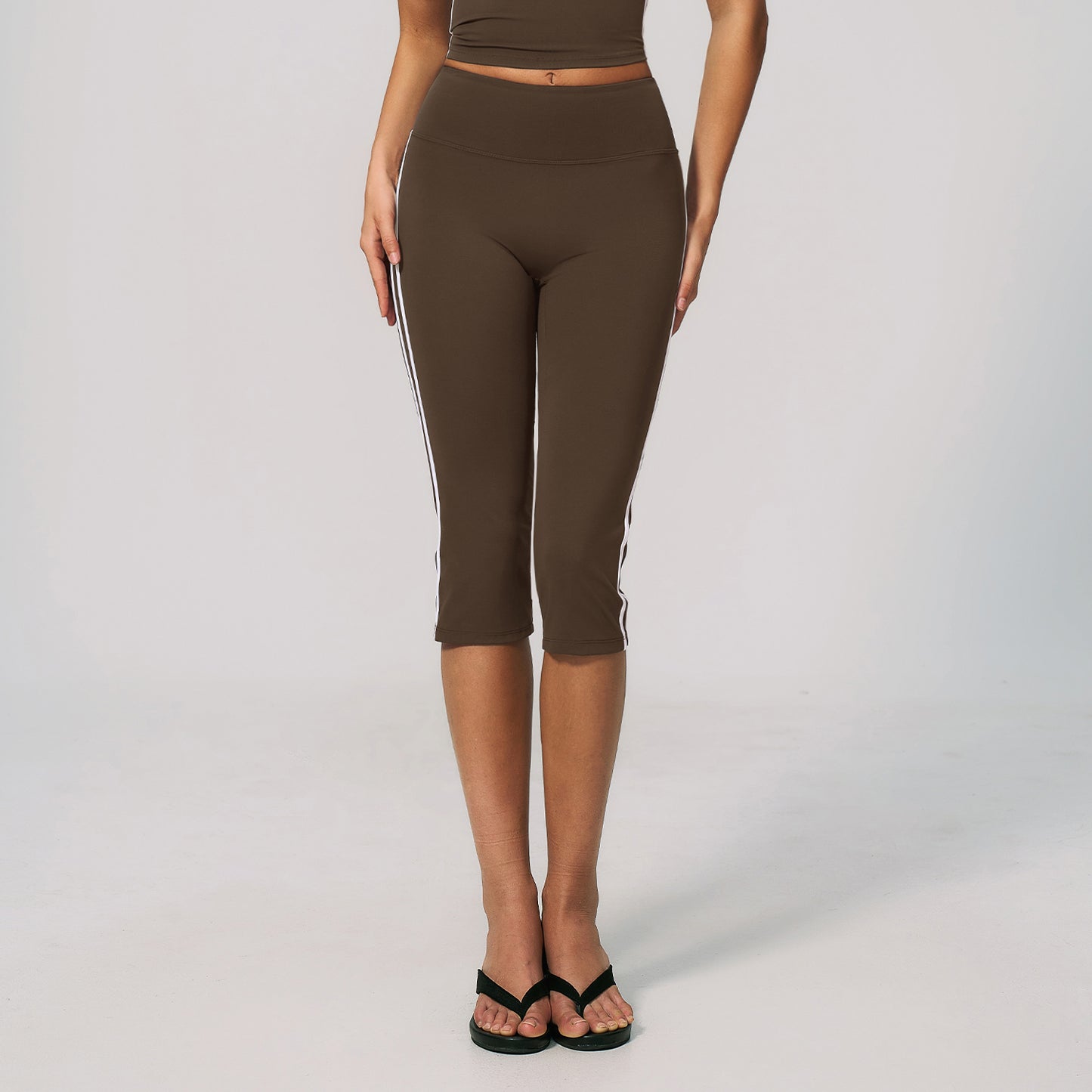 Side Stripe Sculpting Capri Leggings