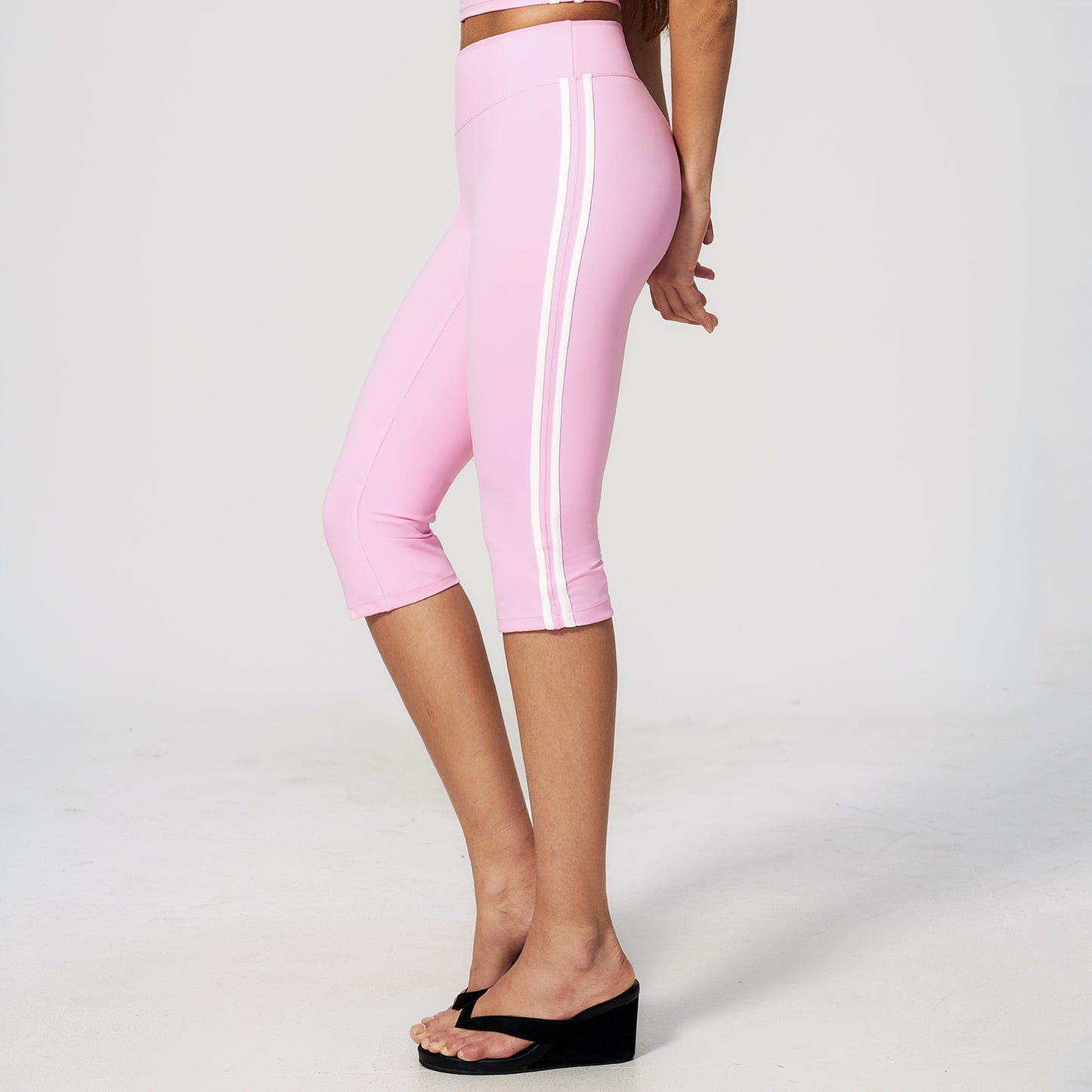 Side Stripe Sculpting Capri Leggings
