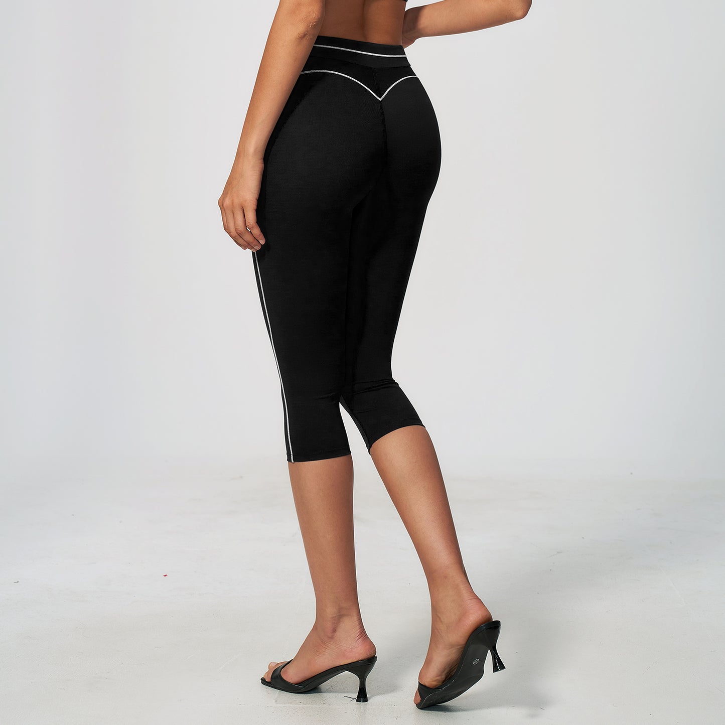 Contrast Stitching Sculpting Capri Leggings