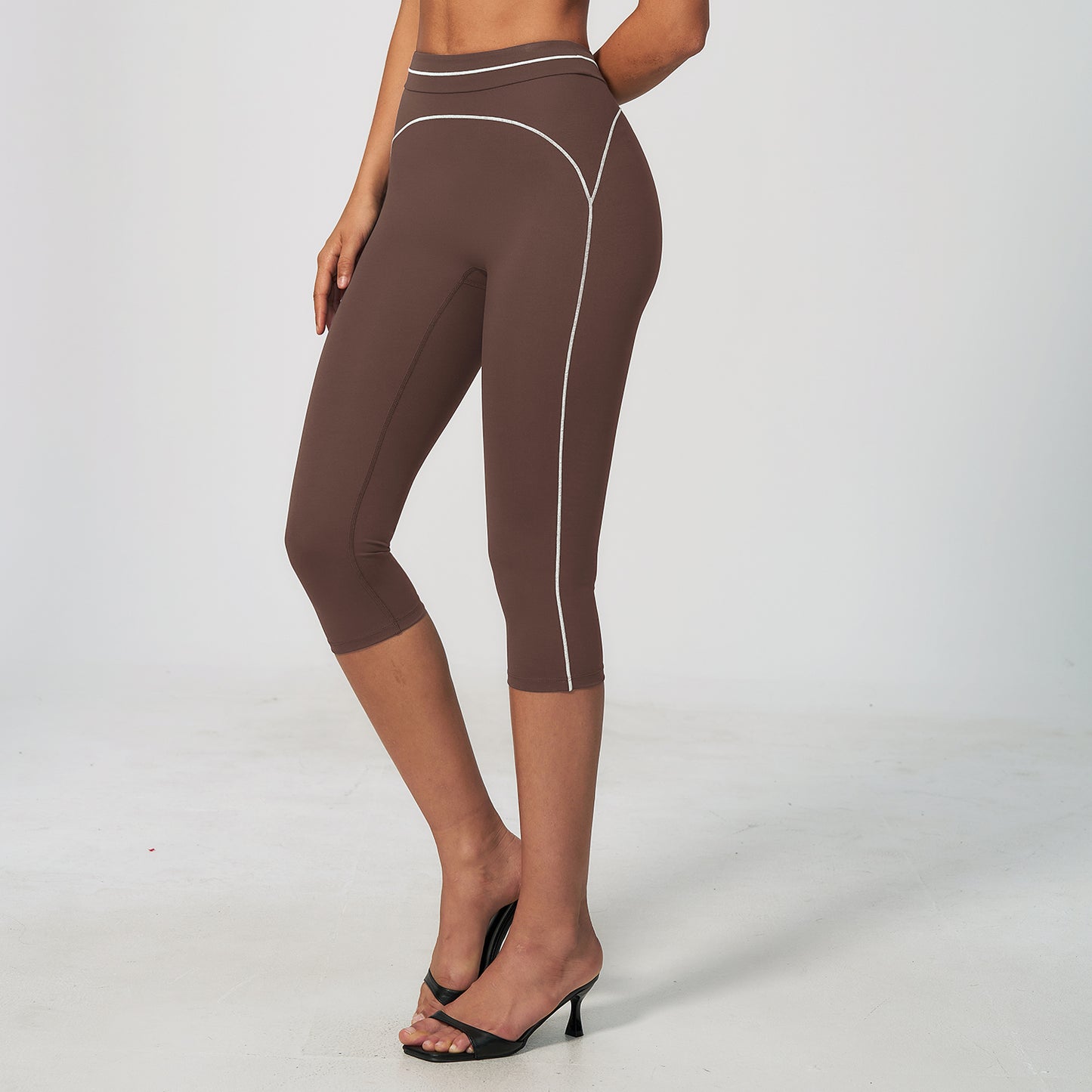 Contrast Stitching Sculpting Capri Leggings