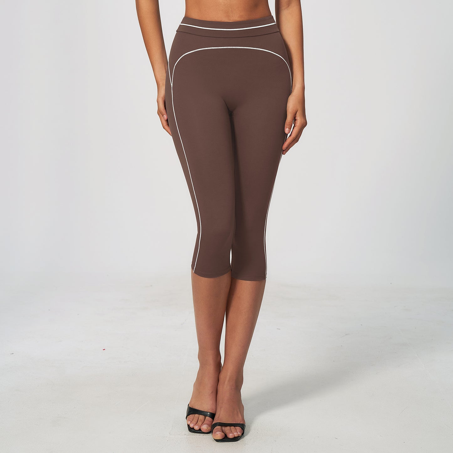 Contrast Stitching Sculpting Capri Leggings