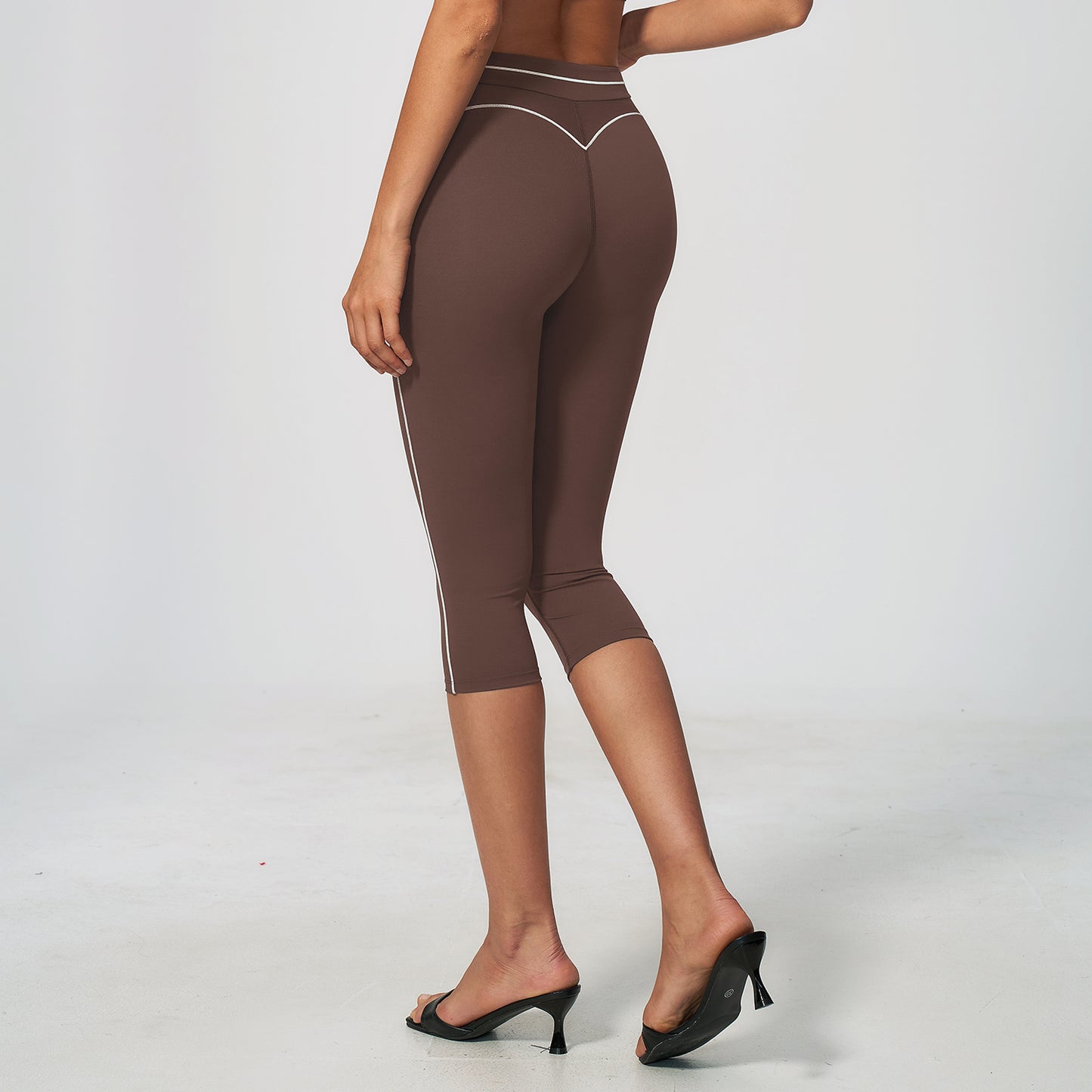 Contrast Stitching Sculpting Capri Leggings