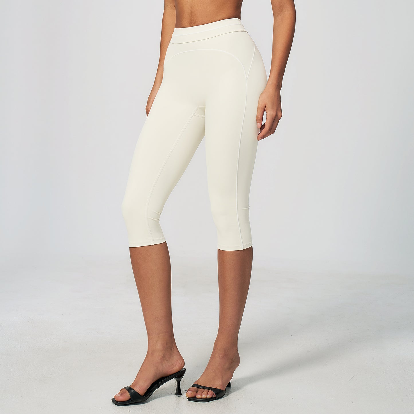 Contrast Stitching Sculpting Capri Leggings