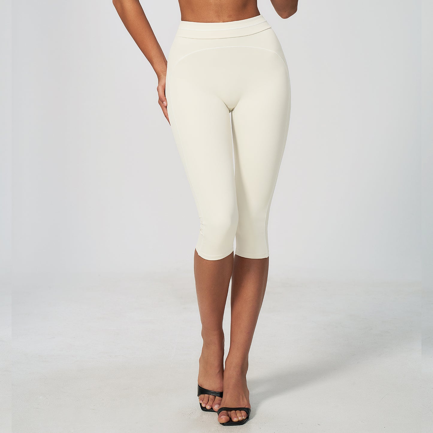 Contrast Stitching Sculpting Capri Leggings