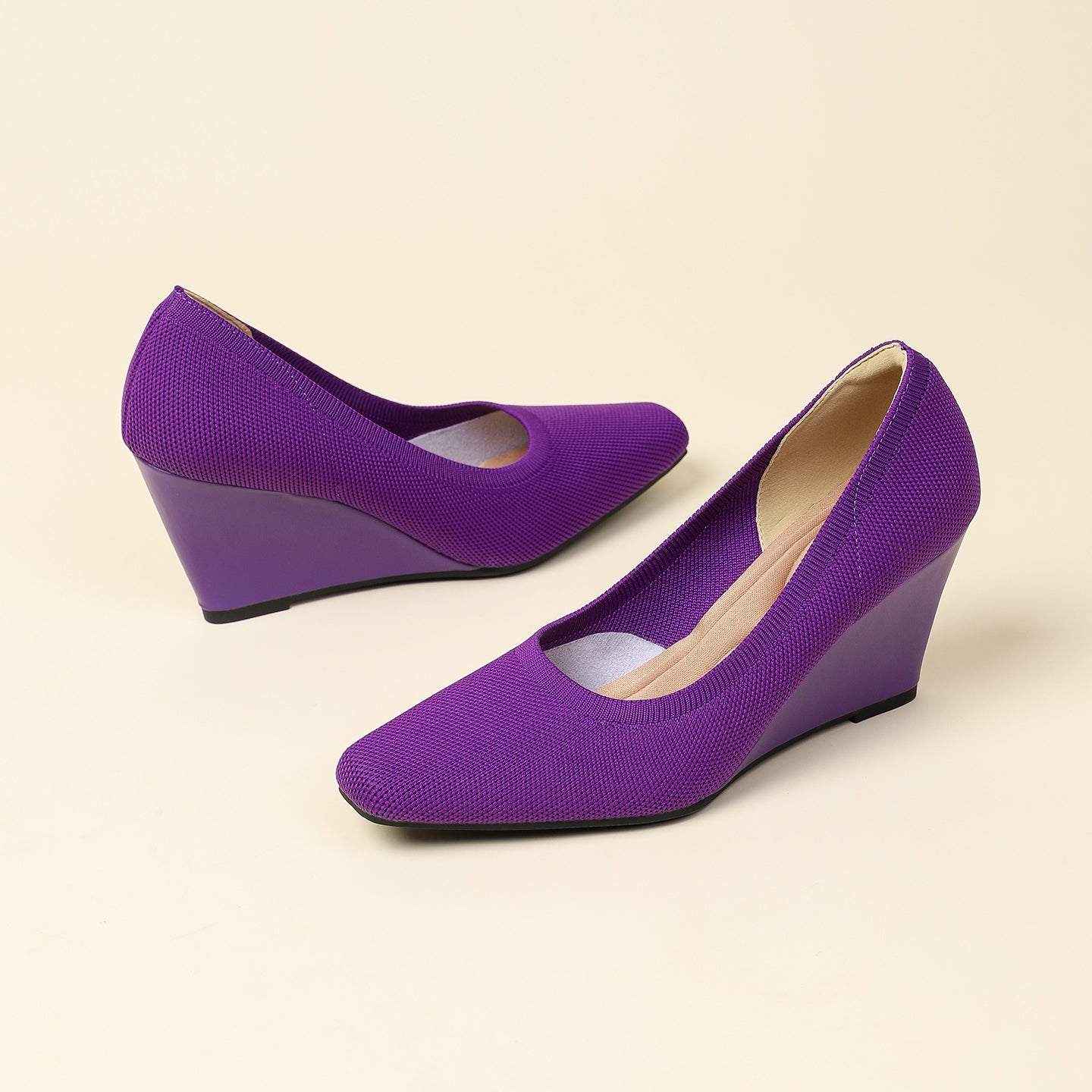 8cmウェッジヒールのストレッチニットパンプス