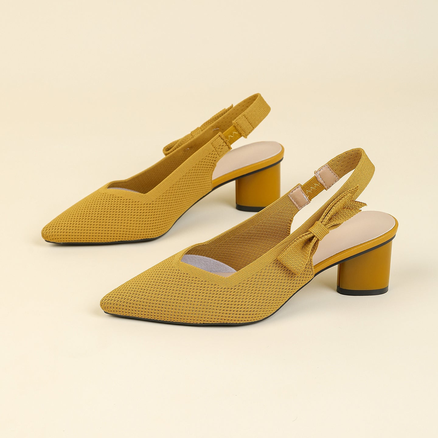 上品な尖頭デザインの後ろリボン付き太ヒールサンダル