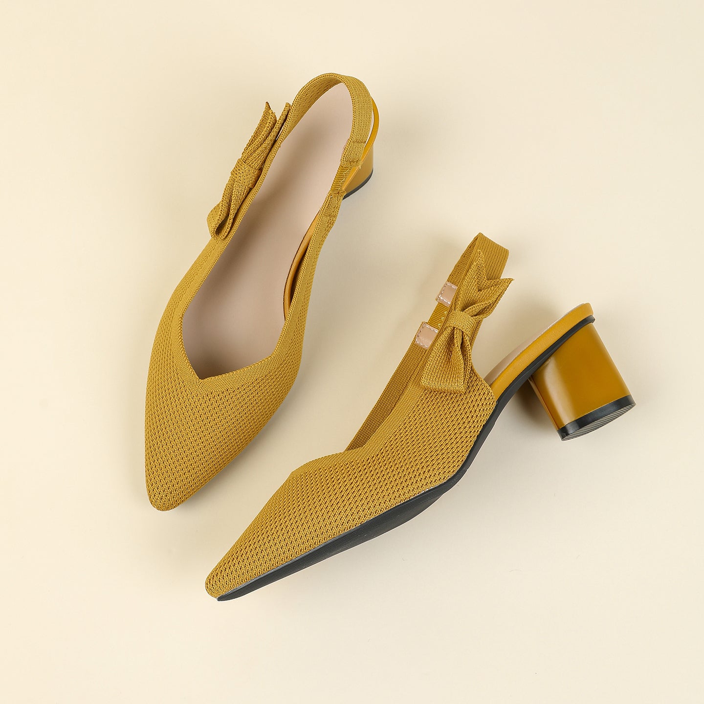 上品な尖頭デザインの後ろリボン付き太ヒールサンダル