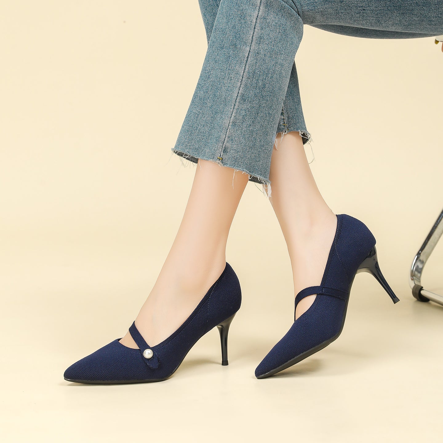 尖頭リボン付き斜めストラップパンプス 7cmヒール