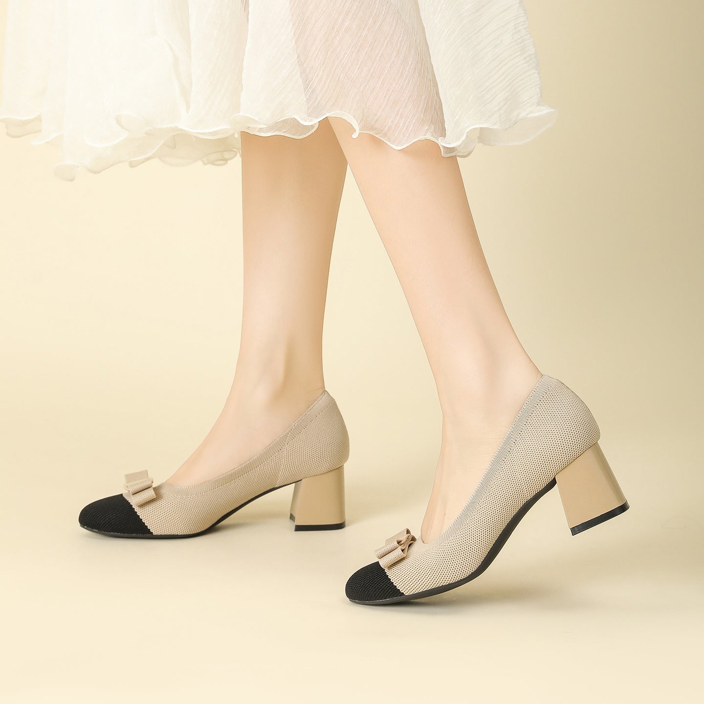 リボン付きチャンキーヒールパンプス