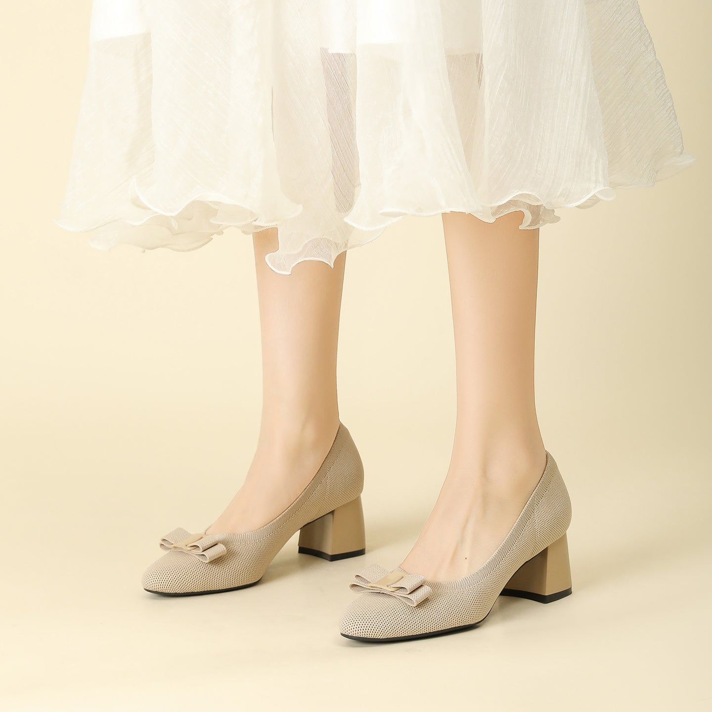 リボン付きチャンキーヒールパンプス