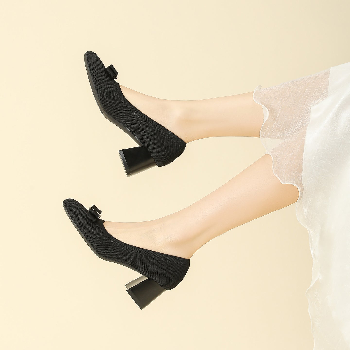 リボン付きチャンキーヒールパンプス