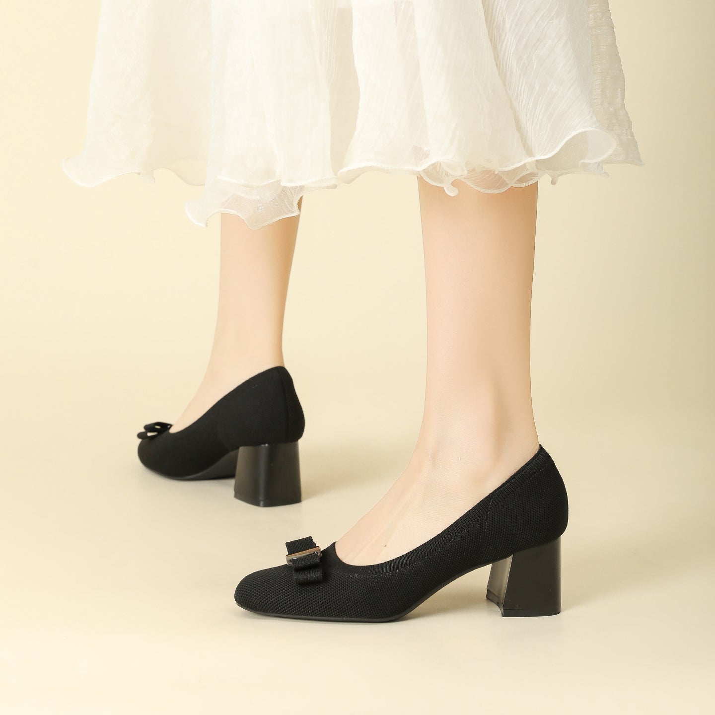 リボン付きチャンキーヒールパンプス