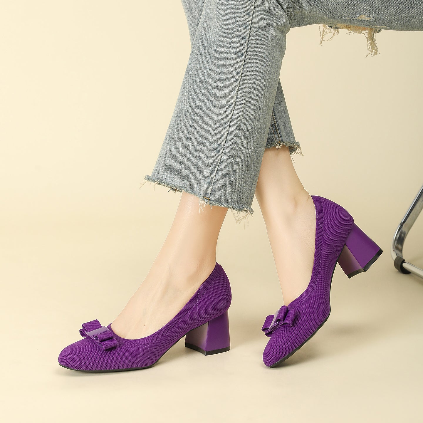 リボン付きチャンキーヒールパンプス