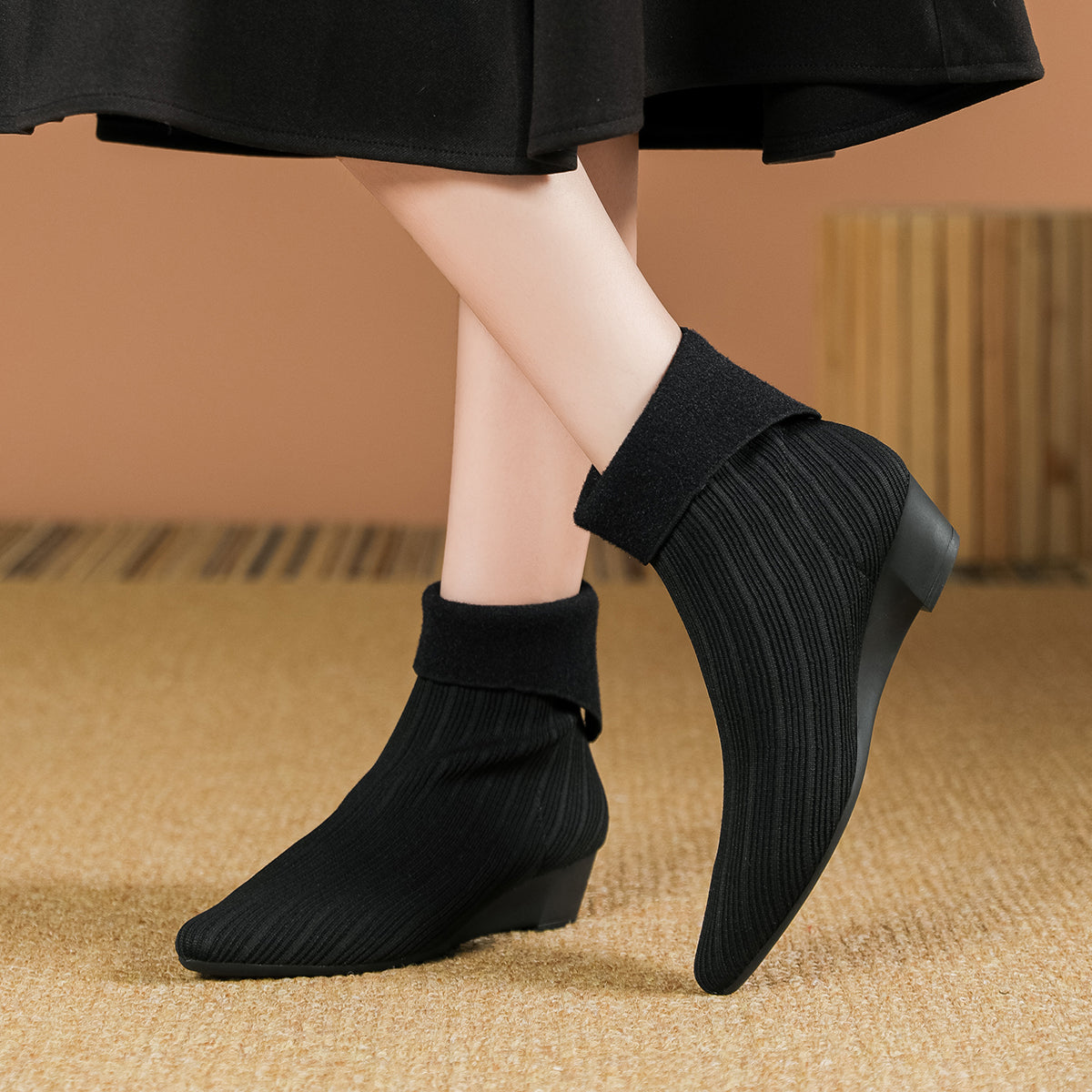 尖頭フレアカフススエード風ウェッジブーティ